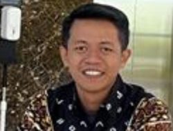 Mahasiswa Baru Mendaftar di SALUT Maros