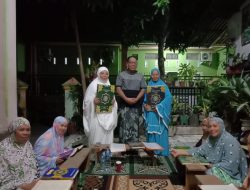 Bahagianya Nenek Terima Alquran Jumbo