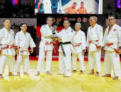 Kapolri Disematkan Sabuk Hitam Judo