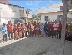 OSIS Dan MPK SMAN 12 Enrekang Menyerahkan Sumbangan Kemanusiaan
