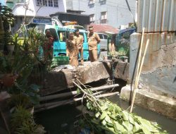 Camat Wajo Pantau Pengangkutan Sampah dan Sedimen