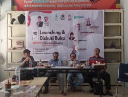 Mahrus Andis “Kupas” Kaki-kaki Telanjang Amir Jaya