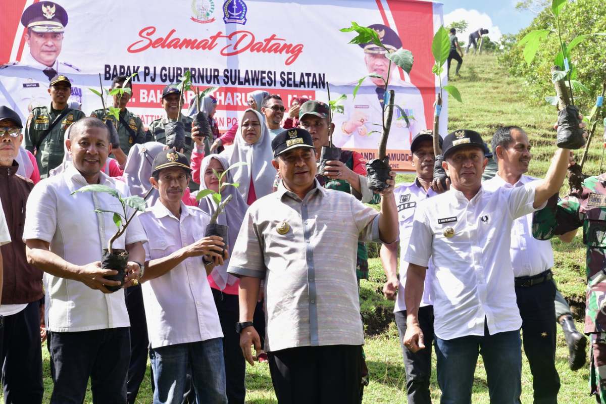 PJ gubernur Sulsel sedekah pohon