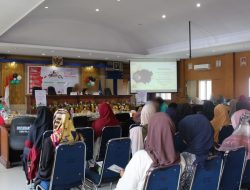 Dosen STAI Al-Gazali Beri Dua Jempol Kajian Ramadhan Ilmiah Muslimah FMDKI Bulukumba