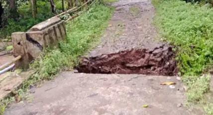 Jembatan Desa Songing Sinjai Putus