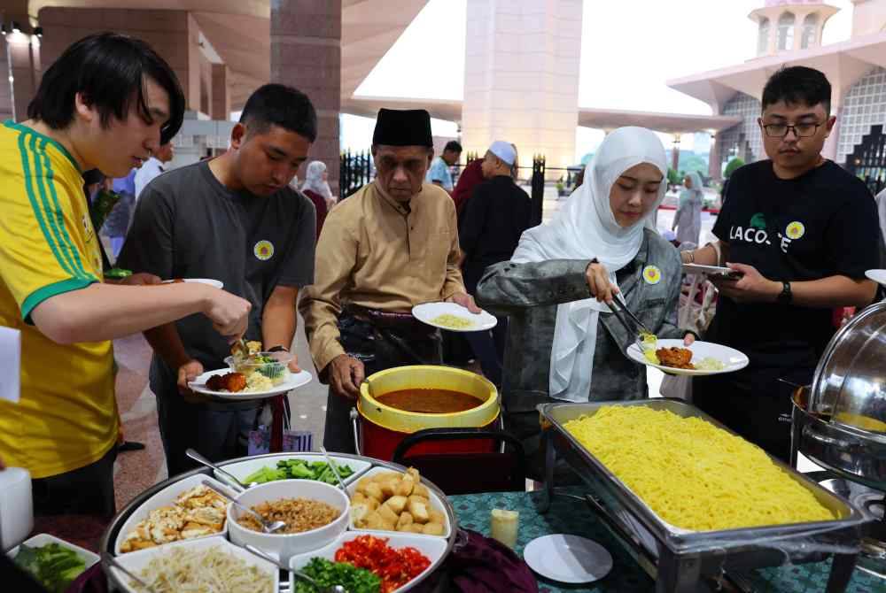 Batal puasa berjamaah di Malaysia (ilustrasi)