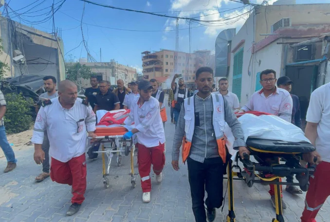 Israel sasar ambulans dan paramedis