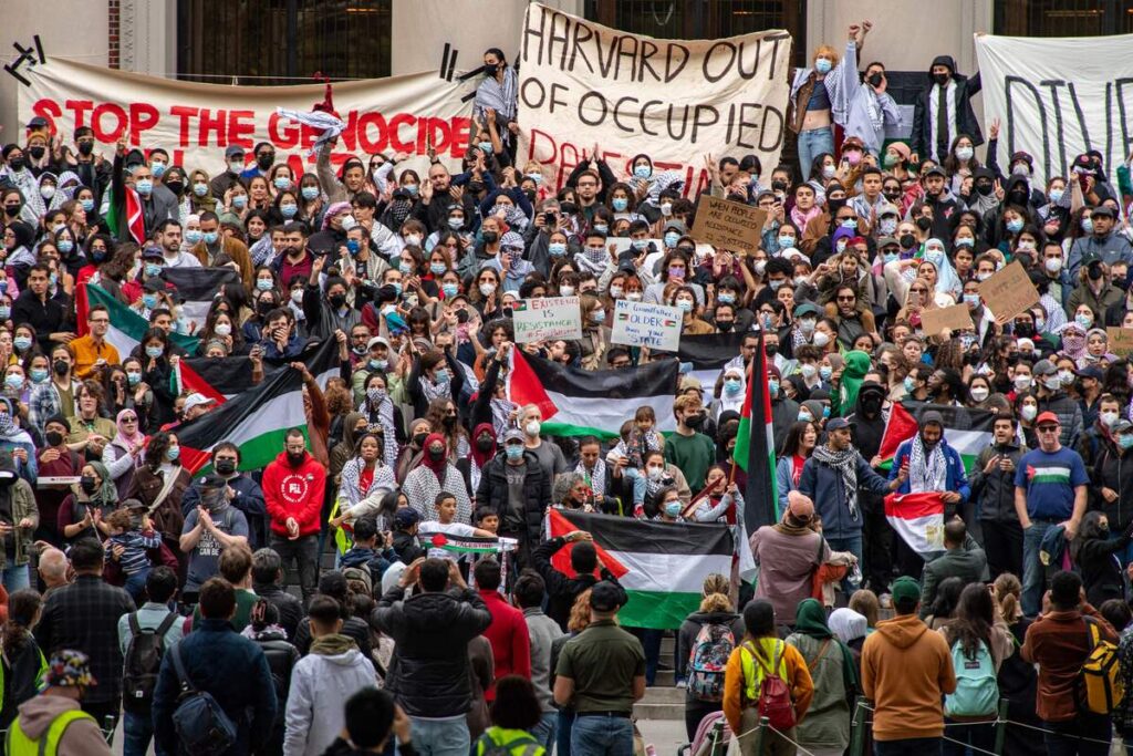 Mahasiswa Harvard University menyuarakan aspirasi berupa solidaritas penuh terhadap kota Gaza di Palestina.