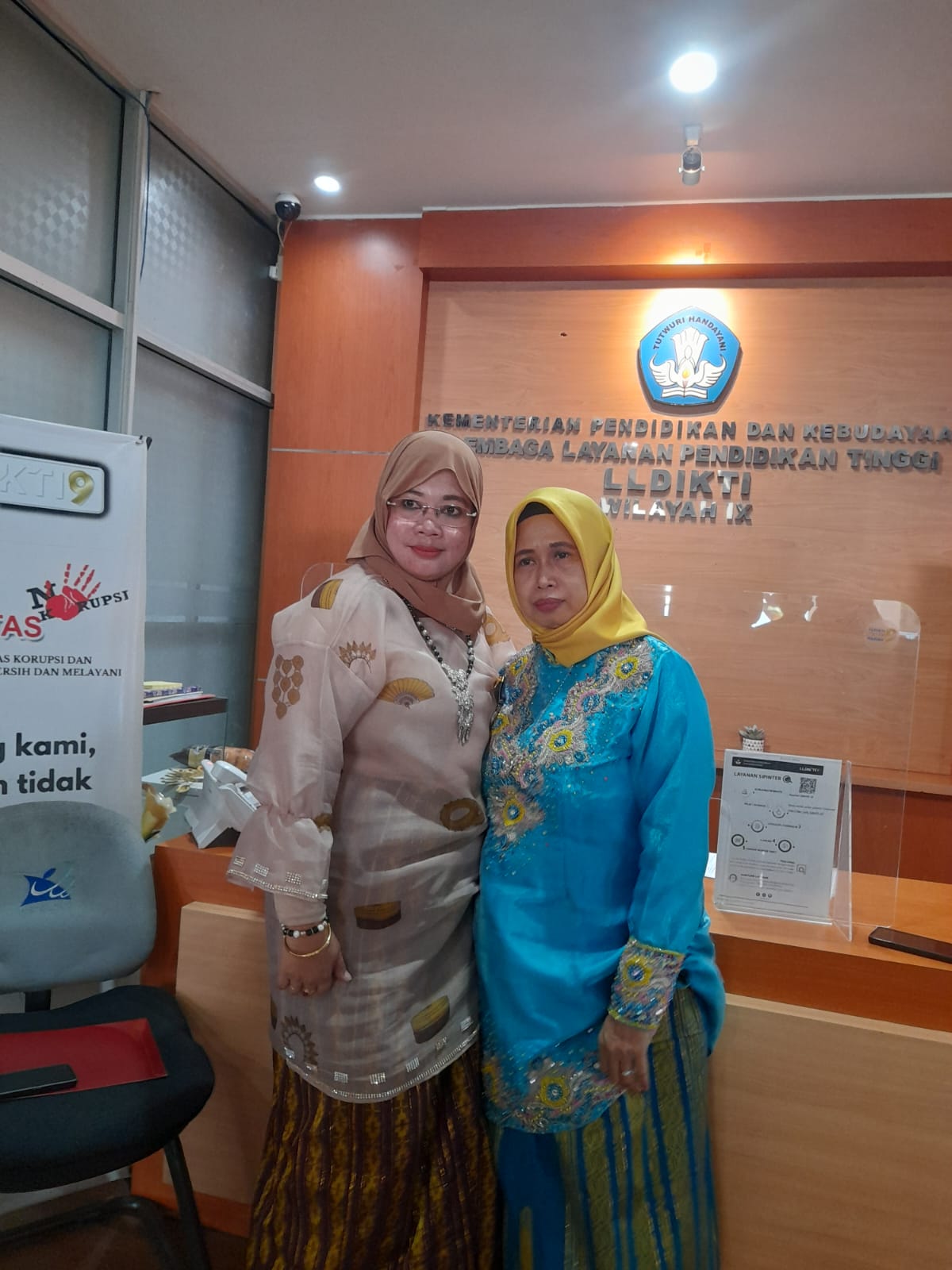 DR. Rahmi Amir, S.Si, M.Kes bersama dengan DR. Rabiyatul Adawiah, M.Si rektor Universitas Arupalakka Kabupaten Bone,