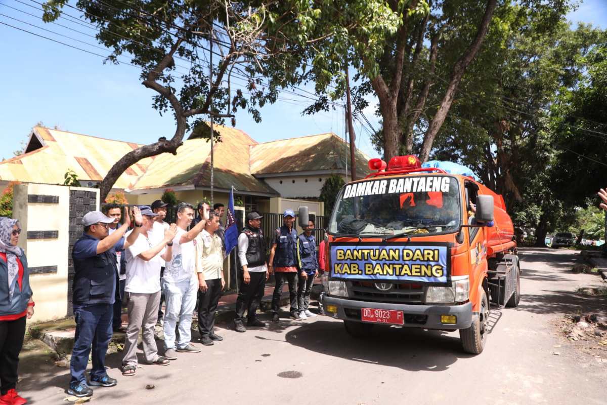 PJ Bupati Bantaeng Andi Abubakar lepas bantuan kemanusiaan