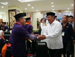 Lepas Kloter 1 Jemaah Haji Embarkasi Makassar, Pj Gubernur: Luruskan Niat Hanya untuk Beribadah