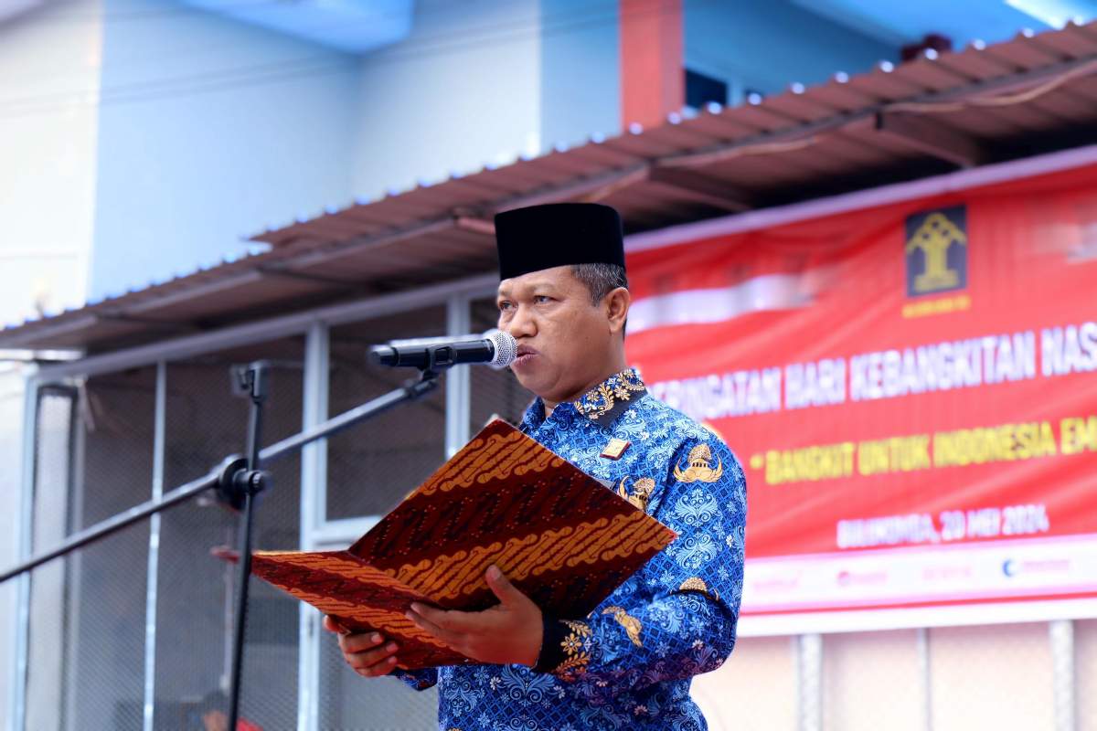 Lapas Bulukumba menggelar upacara bendera dengan tema "Menuju Indonesia Emas", yang dipimpin oleh Kalapas Mut Zaini.