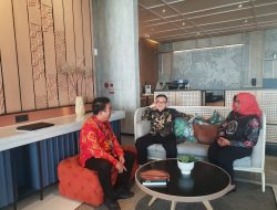 Staf Ahli Bidang Pemerintahan dan Otonomi Daerah Kementerian PANRB Drs H Jufri Rahman,M.Si, Sekretaris Utama ANRI Rini Agustiani,S.H.,M.A.P dan Ketua AAI Sulsel Dr H Basri,S.Pd.,M.Pd