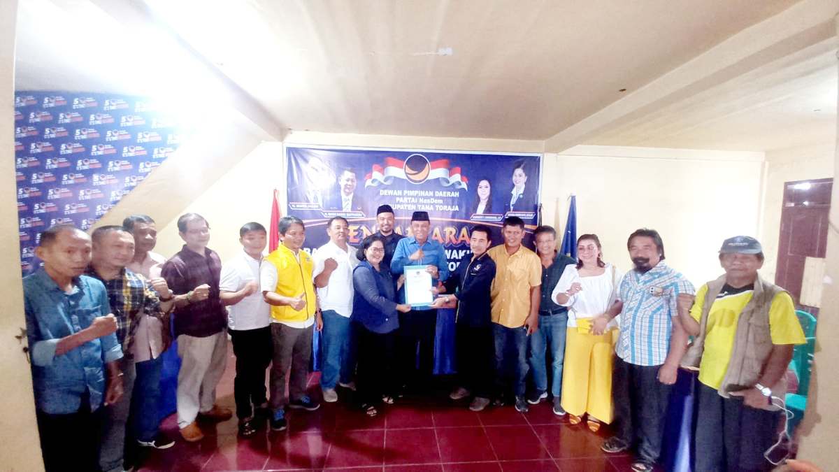 Victor Datuan Batara Ambil Formulir