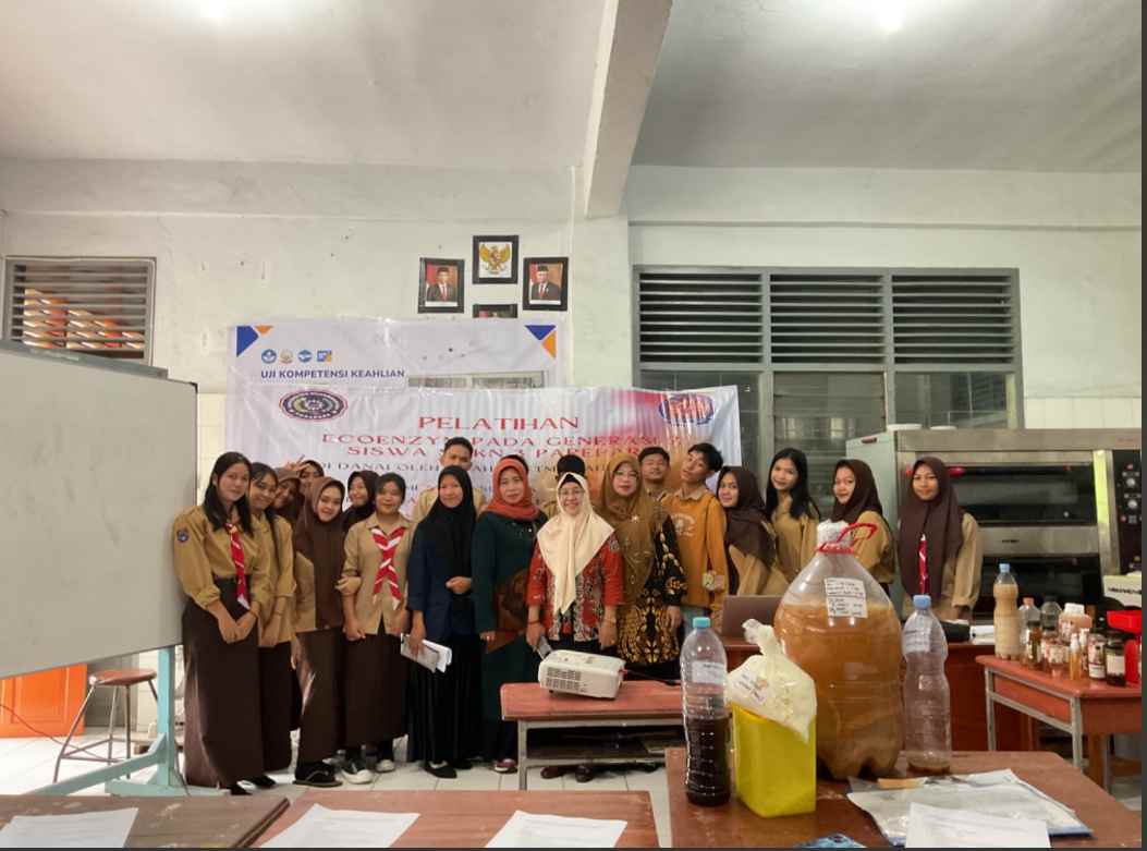 Edukasi ekoenzym di SMK Parepare