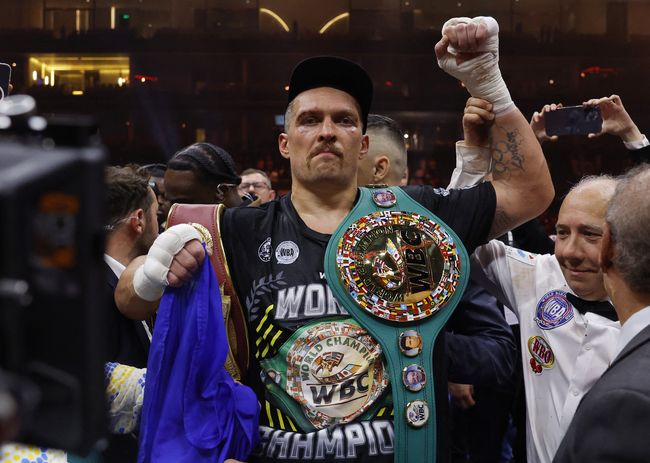 Oleksandr Usyk menyabet gelar Undisputed Heavyweight Champion