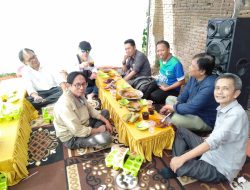 NGOPI DAN BUKU