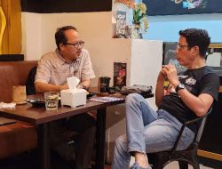 Idealisme, Komersialisme dan Profesionalisme