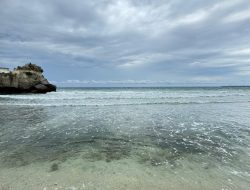Mengukir Cita dan Cinta di Pantai Dato