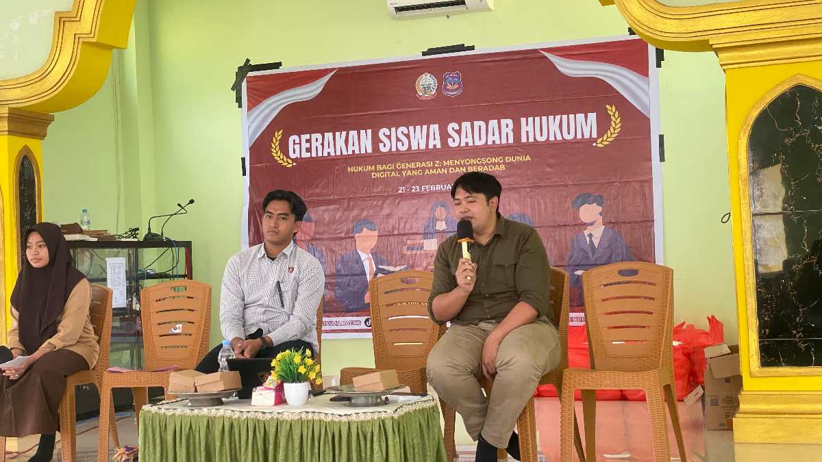 SMAN 2 Enrekang menggandeng Polres Enrekang menggelar acara Gerakan Siswa Sadar Hukum, di Aula SMAN 2 Enrekang 21-23 Februari 2025.