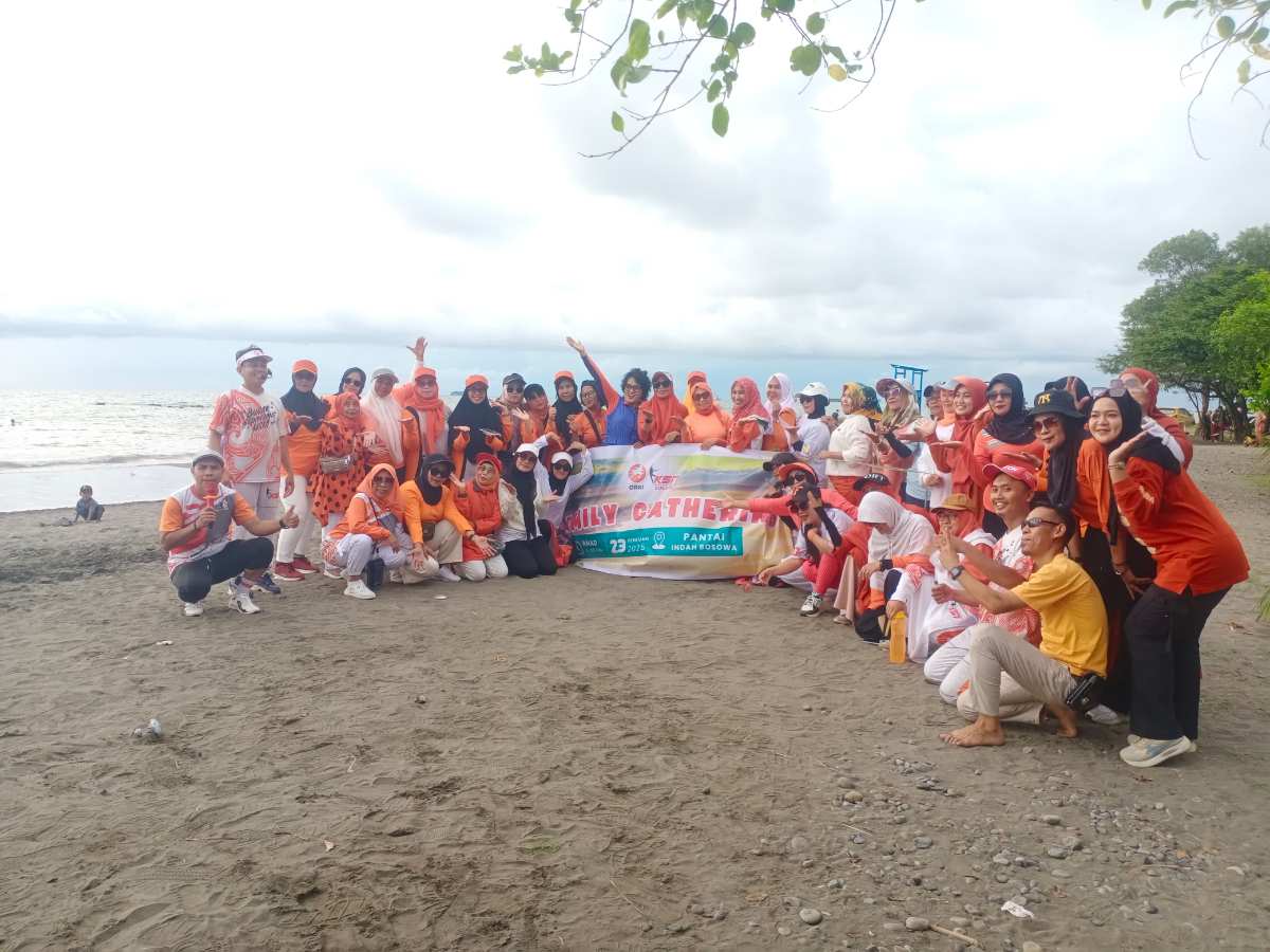 Komunitas Senam Nusantara (KSN) Sulawesi Selatan menggelar Family Gathering di Pantai Indah Bosowa, Makassar, Minggu 23/02/2025