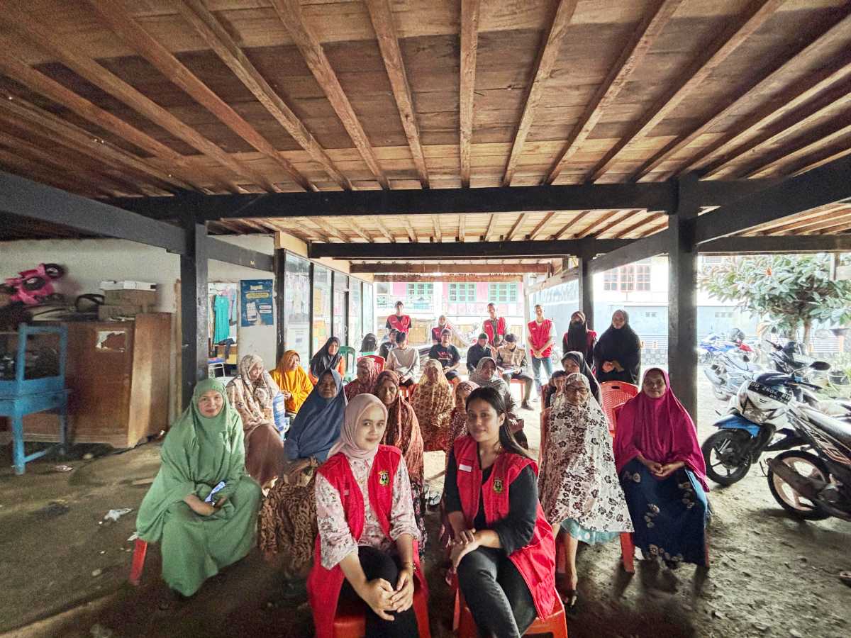 Mahasiswa KKNT Gel. 113 Universitas Hasanuddin (Unhas) posko Kelurahan Lapadde Kota Parepare telah berhasil mengembangkan pestisida nabati berbahan dasar daun pepaya.