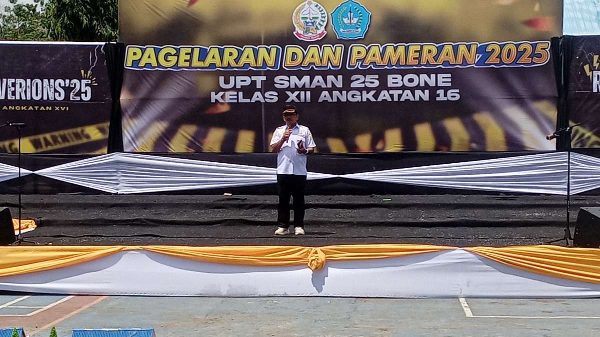 Sekretaris Dinas Pendidikan Sulsel Dr Andi Ibrahim, S.Pd.,M.Pd pada Pagelaran dan Pameran SMAN 25 Bone , Rabu (26/2/2025)
