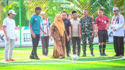 Ady Setiawan (ke-2 dari kiri) pada peresmian lapangan bola mini "AS Duatiga Arena" di Kampolewi Desa Paradorato Kecamatan Parado Kab.Bima, Jumat (28/3/2025).