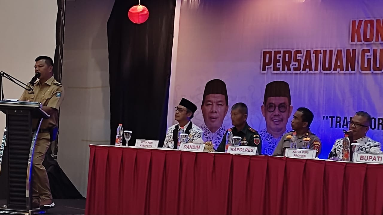 Bupati Bulukumba, Andi Muchtar Ali Yusuf saat membuka Konferensi PGRI Kabupaten Bulukumba, Selasa 29 April 2025 di Hotel Agri Kota Bulukumba.