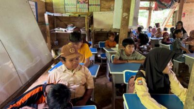 Sekolah kolong wati
