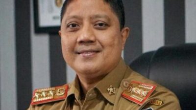 Seragam sekolah gratis