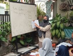 Husni BT Salam,S.S.,M.Hum Ajari Anak-anak Kampus Lorong K-Apel Kata Ajaib