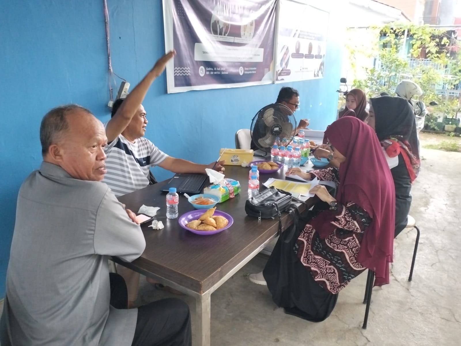 Rapat Panitia Penulisan Buku Berbasis AI, Selasa 6 Mei 2025 di Sekretariat ADPERTISI Jl. Andi Tonro Makassar.