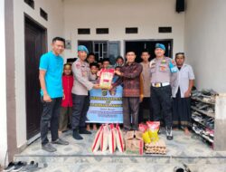 Propam Polres Kolaka Memberikan Santunan Kepada Anak Yatim