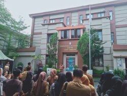 Didampingi Sekcam Tamalate, Emil Himbau Sukseskan Program Ayah Antar Anak Sekolah