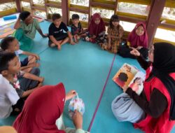 KKN Bawa Cerita: Anak-Anak Desa Bontomanai Gowa Ikuti Kegiatan Membaca Nyaring
