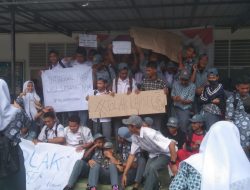 Tak Rela Kepala Sekolahnya Diganti, Siswa SMAN 19 Makassar Demonstrasi