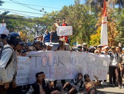 Breaking News : Siswa SMAN 19 Makassar Unjuk Rasa di Disdik Sulsel