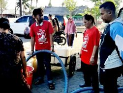 PSI Bagi-bagi Air Bersih di Kampung Nelayan Untia