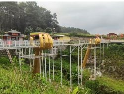 Jembatan Kaca Pecah, Seorang Wisatawan Meninggal