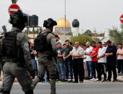 Israel Gunakan Gas Air Mata Tembaki Warga Palestina Saat Shalat Jumat