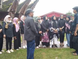 DWP Kemendikbud Ristek Hadiri Rambu Solo Indo Monika Ne’ Panti