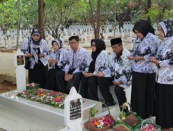 Tabur Bunga dan Ziarah Tandai Peringatan HUT PGRI dan HGN 2023