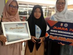 Nurhayati, S.Pd Berbahagia Dapat Penghargaan dari Dewan Pendidikan Kota Makassar