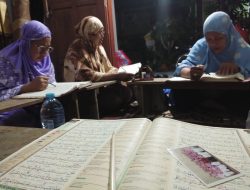 Ibu-ibu Lorong Dg Jakking : Dastek Petir Memecah Langit