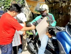 Caleg PSI James Wehantouw Bagikan Baju Kaos dan Kalender 2024