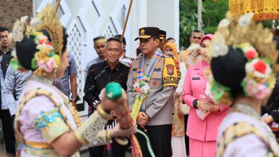 Kapolda Sulsel Dianugerahi Gelar Adat