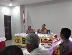Kompak, AKBP Dodik Bersama Perwira Beri Kejutan Waka Polres Barru