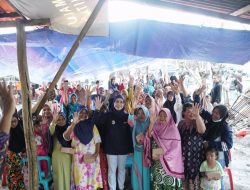 Walau Diguyur Hujan, Kampanye SDY di Lembang Diserbu Emak-emak