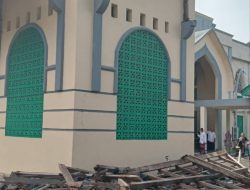 Atap Menara Masjid Agung Takalar Roboh, Lima Warga Jadi Korban